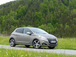 PEUGEOT 208 à louer à SAINTE MARIE